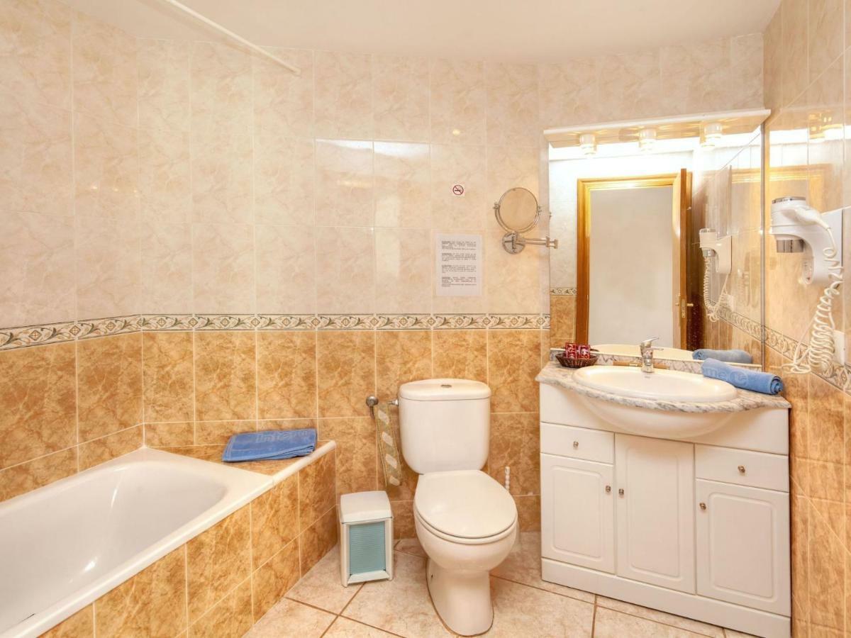 Apartment Palmiers I-10 By Interhome Llanca Bagian luar foto